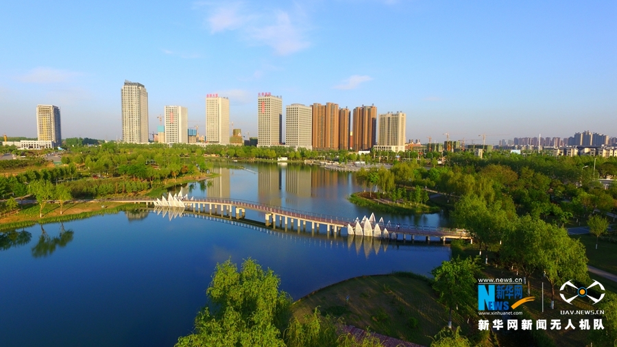  老家河南网-河南许昌：芙蓉湖水绿又蓝